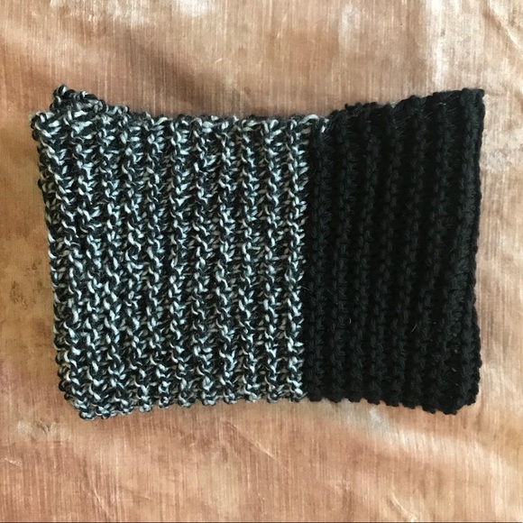 🌸 Knit Infinity Scarf - Picture 4 of 4